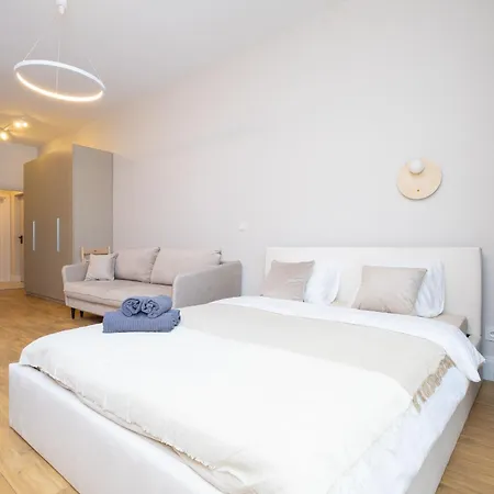 Lux - Heart Of The Old Town Check In 24h アパート